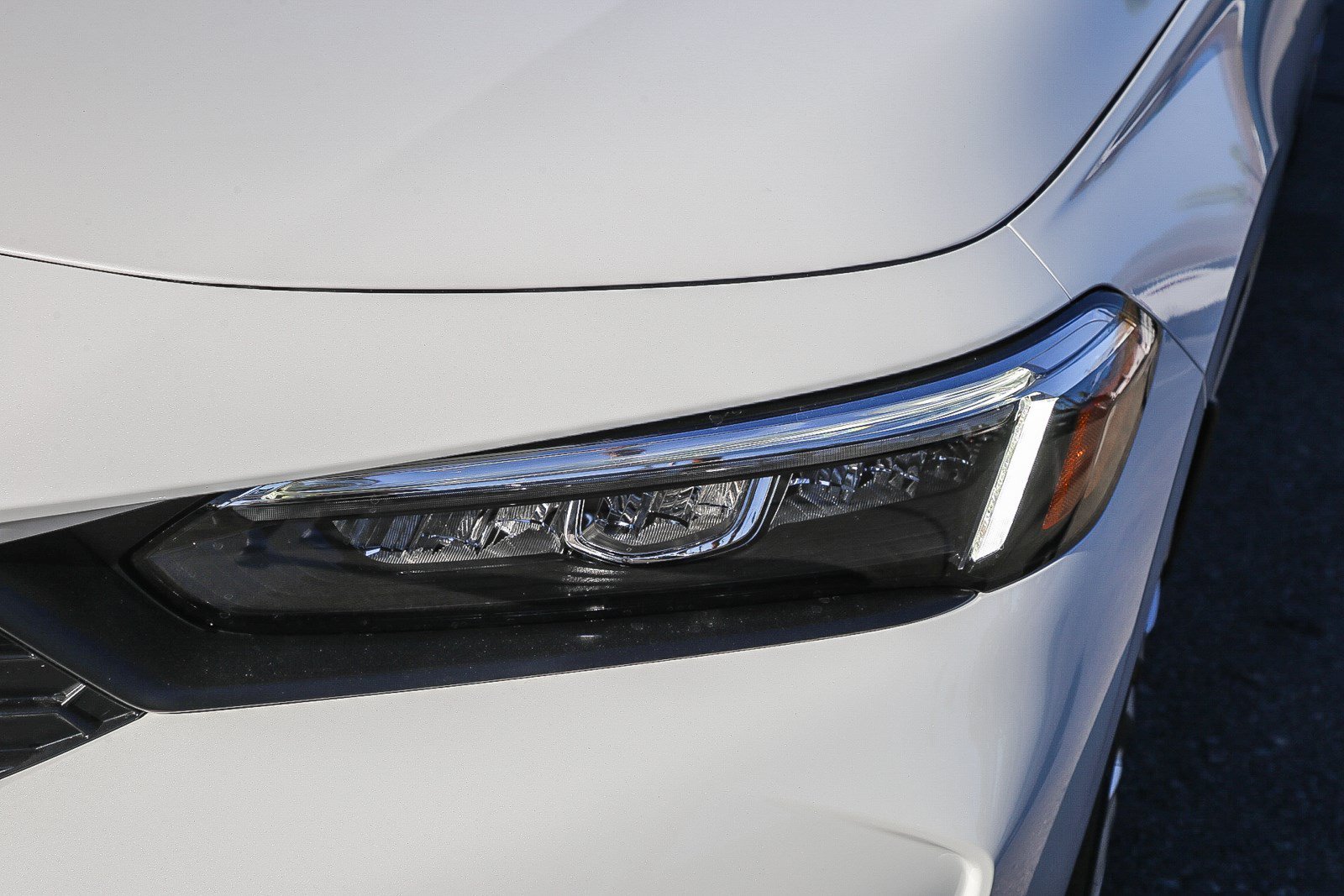 New 2026 Platinum White Pearl Honda LX image 8