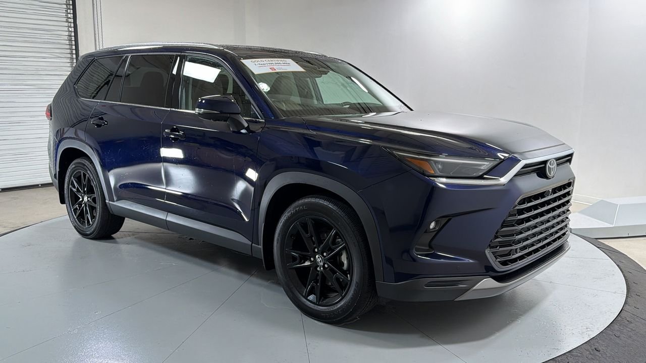 Certified Used 2025  Toyota Platinum image 3