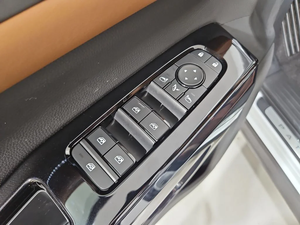 New 2026 Everest White Pearl TriCoat Nissan Platinum image 11