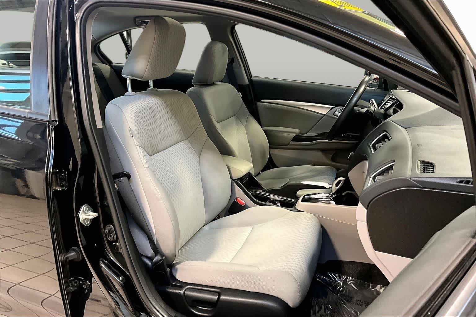 Used 2015 Alabaster Silver Metallic Honda EX image 5