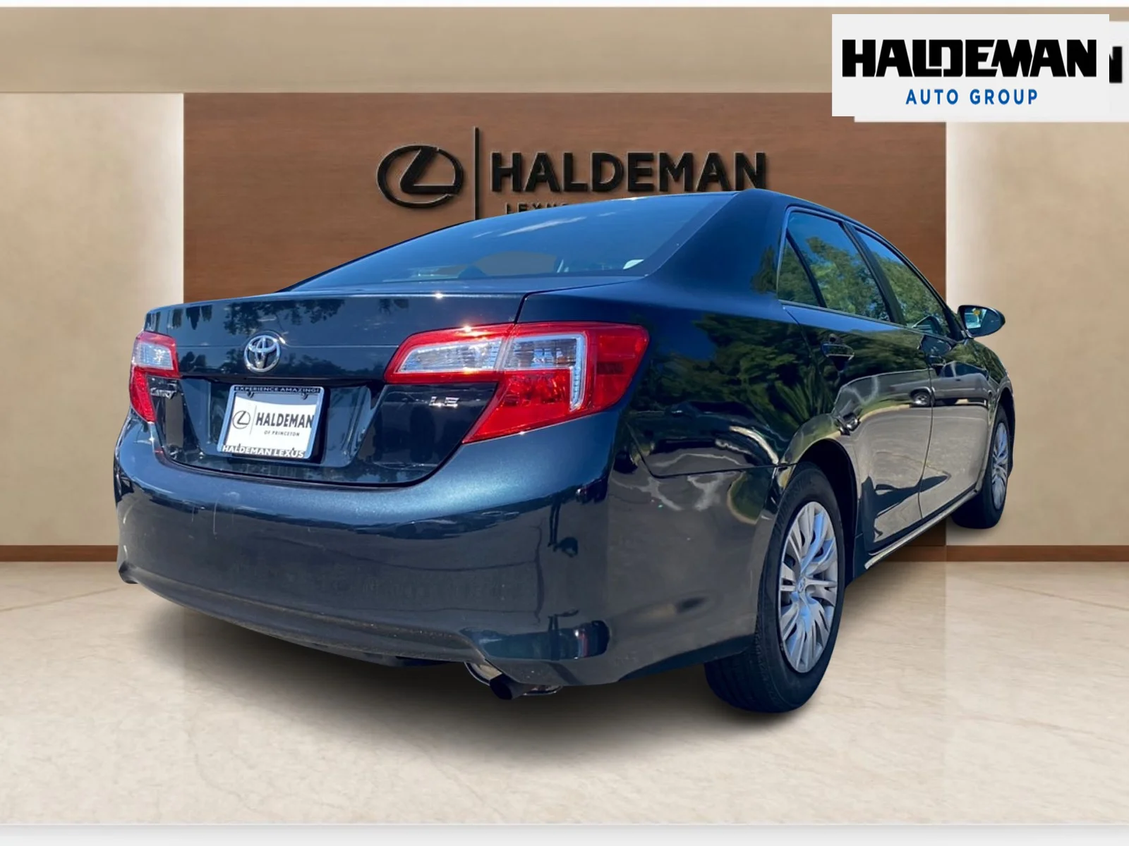 Used 2012  Toyota LE image 4