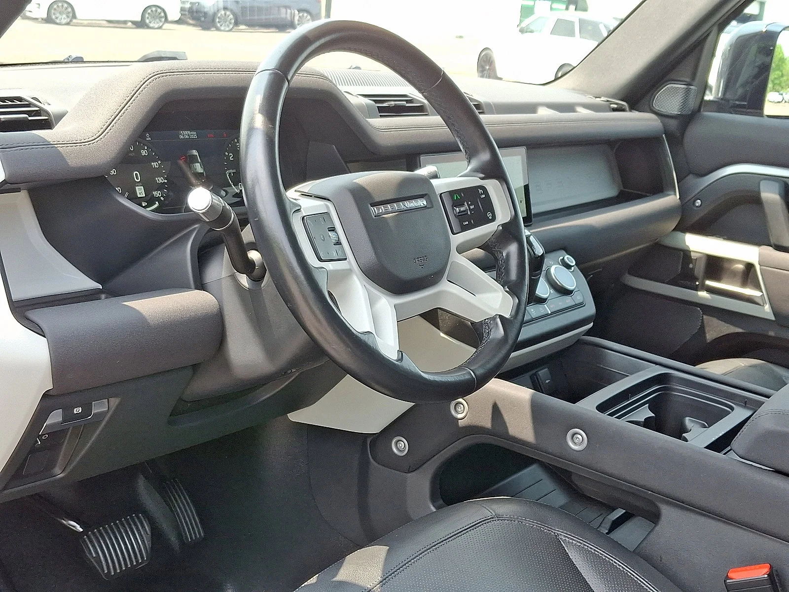 Used 2022 Eiger Grey Metallic   1Df Land Rover SE image 25