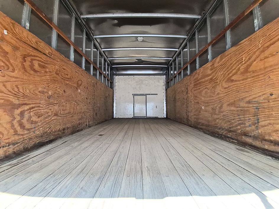 Used 2014 Summit White Chevrolet Work Van image 28