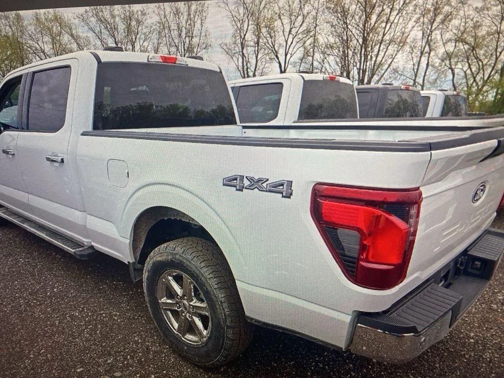 Used 2025 Oxford White Ford XLT image 2