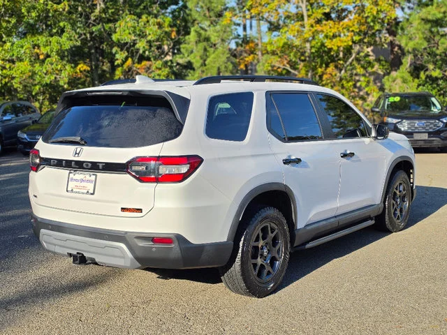 Certified Used 2024 Platinum White Pearl Honda TrailSport image 6