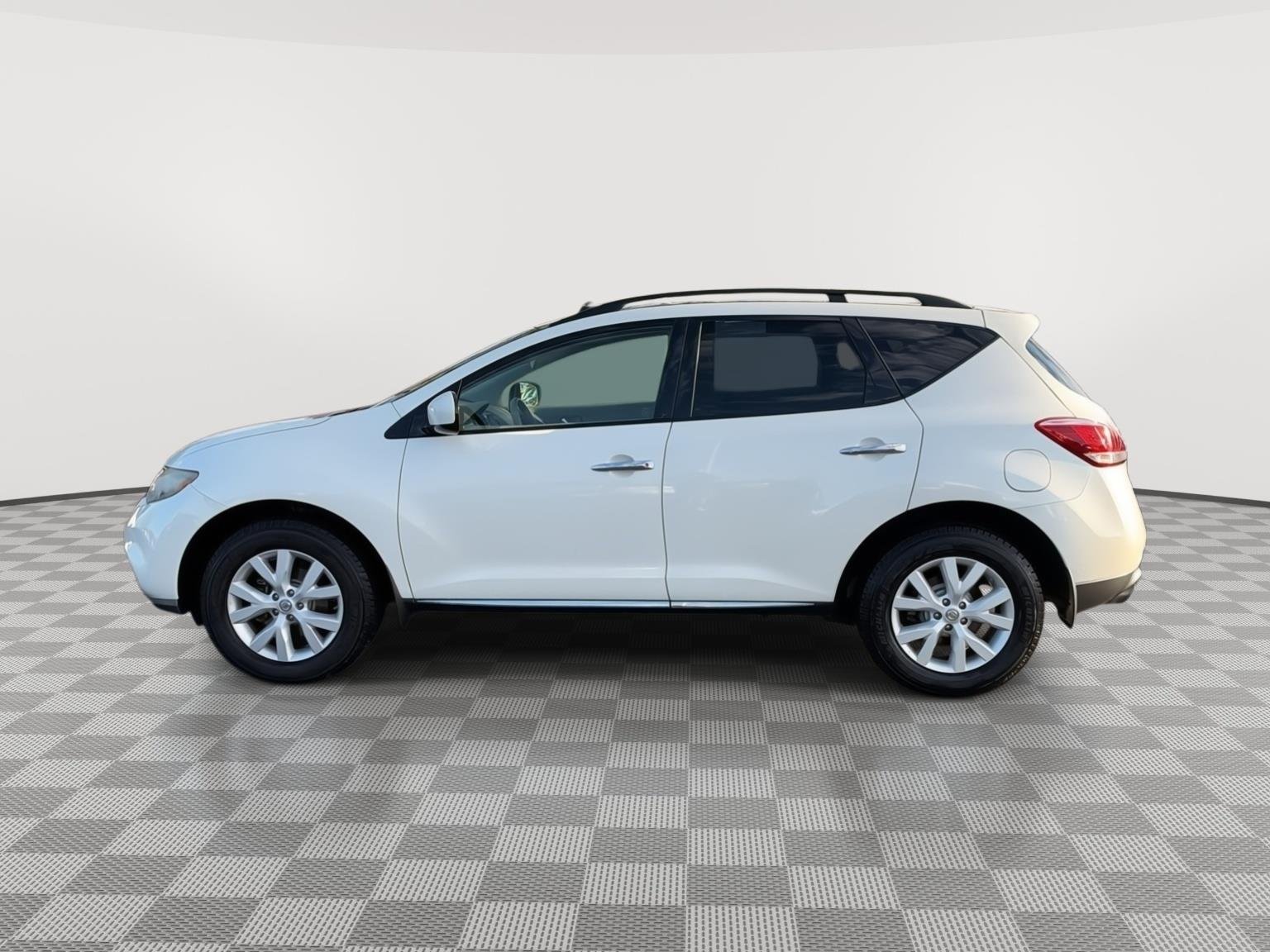 Used 2012 Glacier Pearl Nissan SV image 4