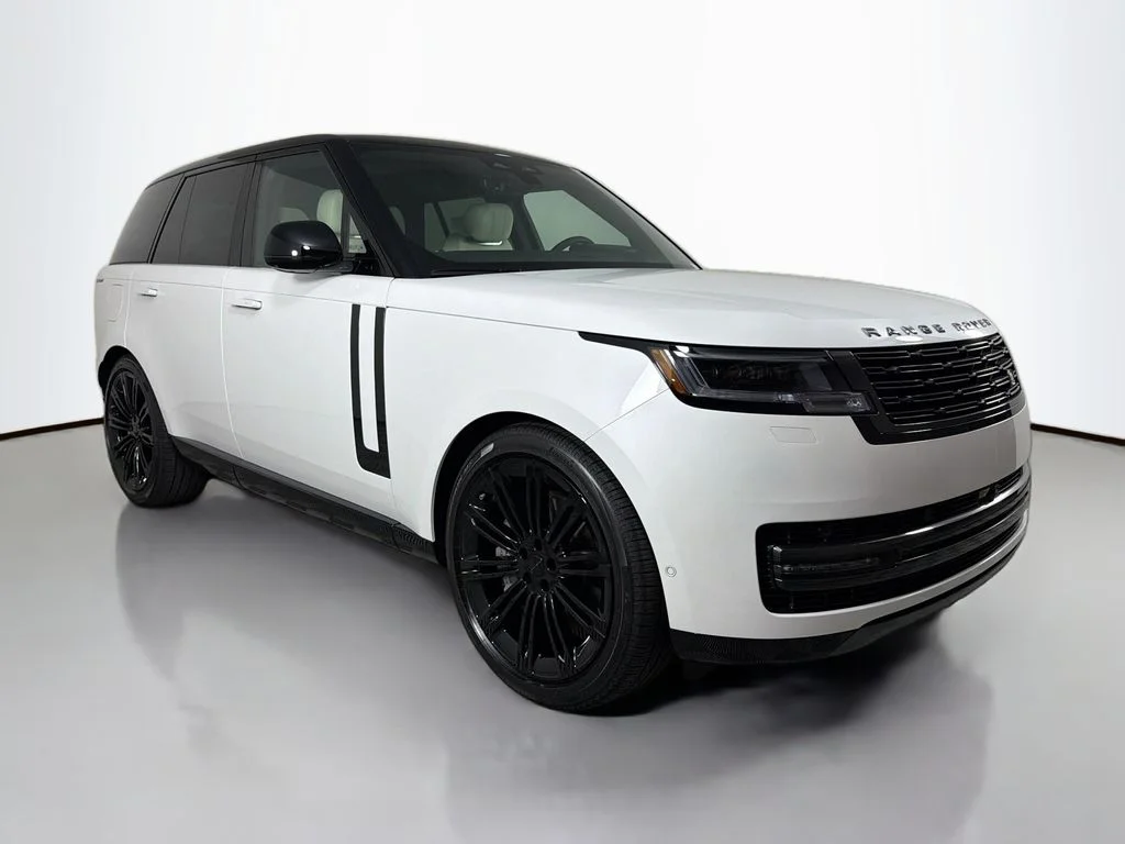 New 2026 Ostuni Pearl White Land Rover SE image 3