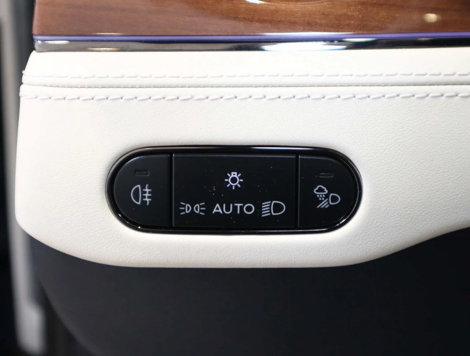 Used 2025 Glacier White Bentley GT Speed Convertible image 24