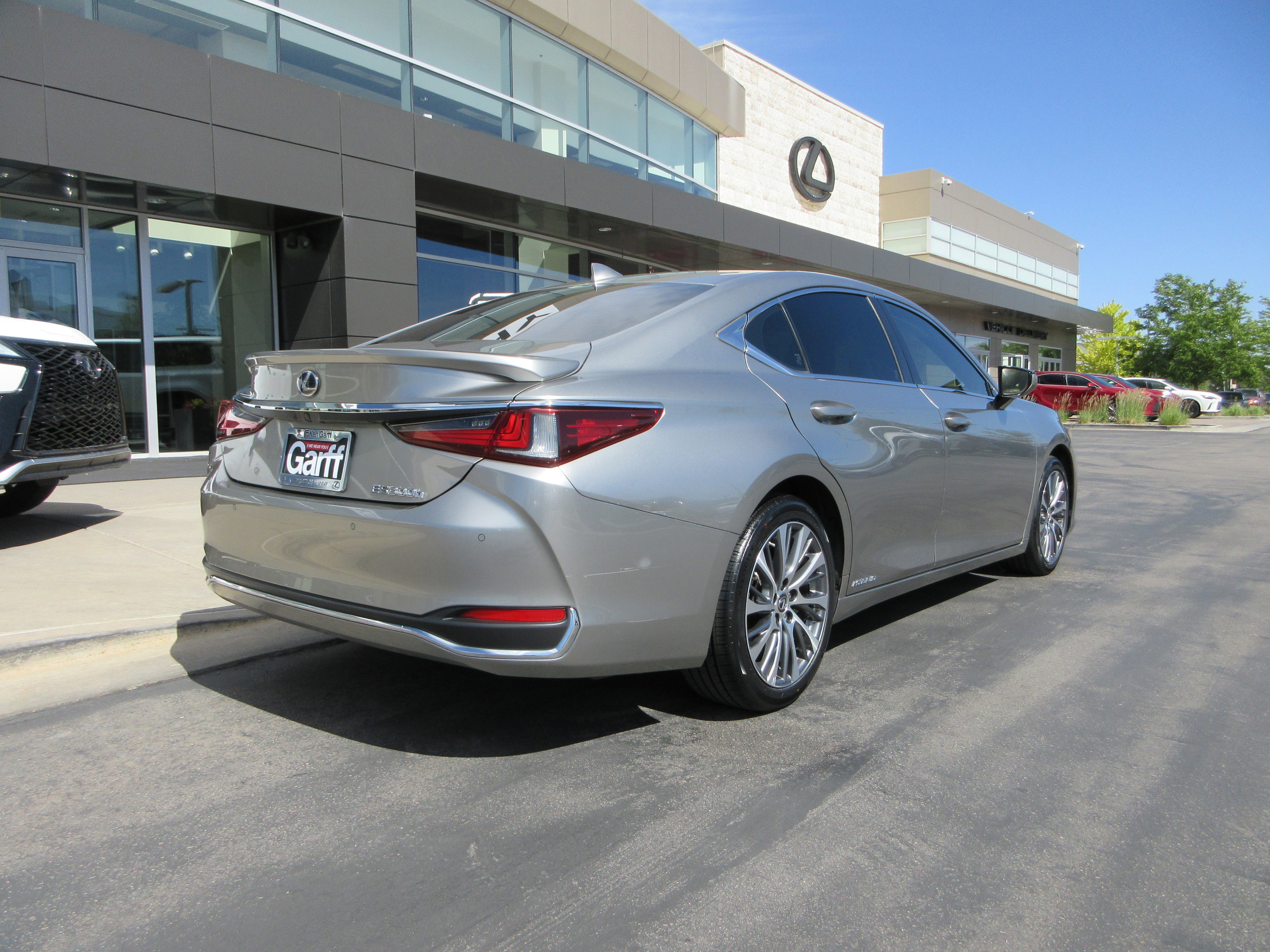 Used 2019 Atomic Silver Lexus 300h image 9