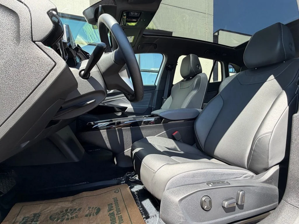 Used 2023 White Volkswagen Pro S image 10
