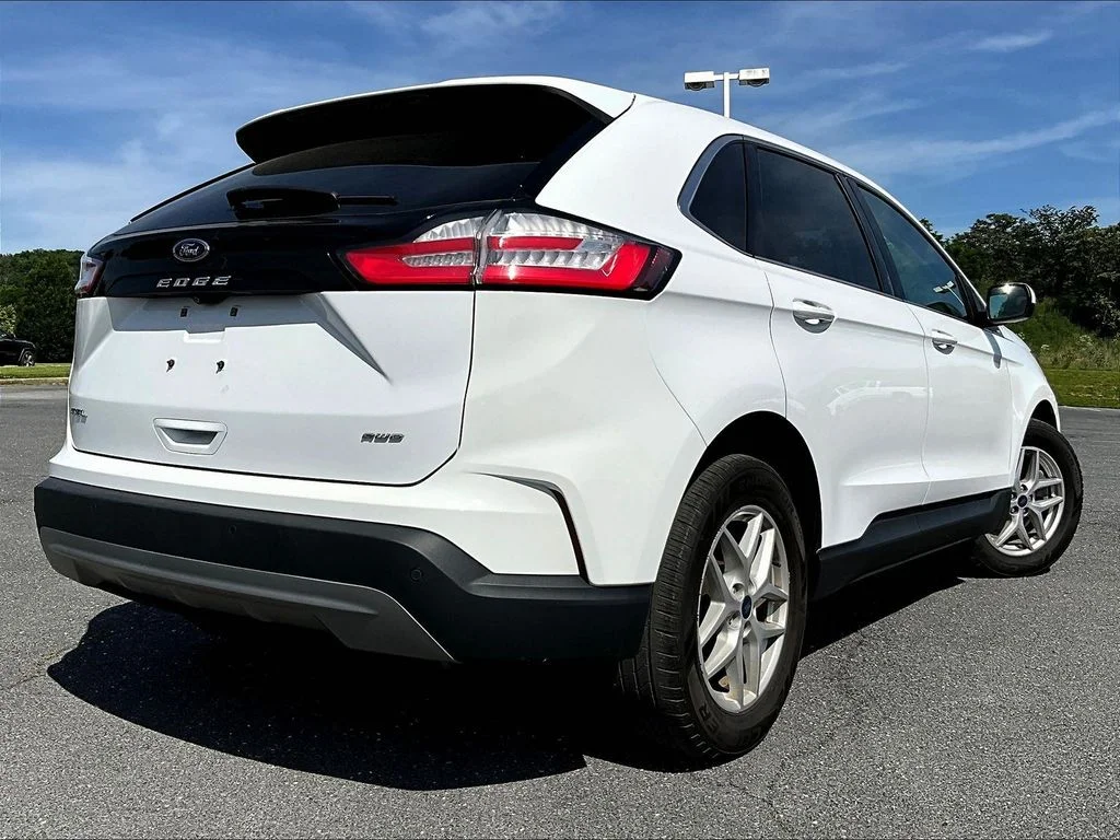 Used 2021 White Ford SEL image 4