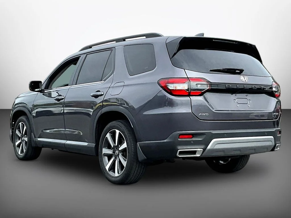 Used 2023 Modern Steel Metallic Honda Touring image 4