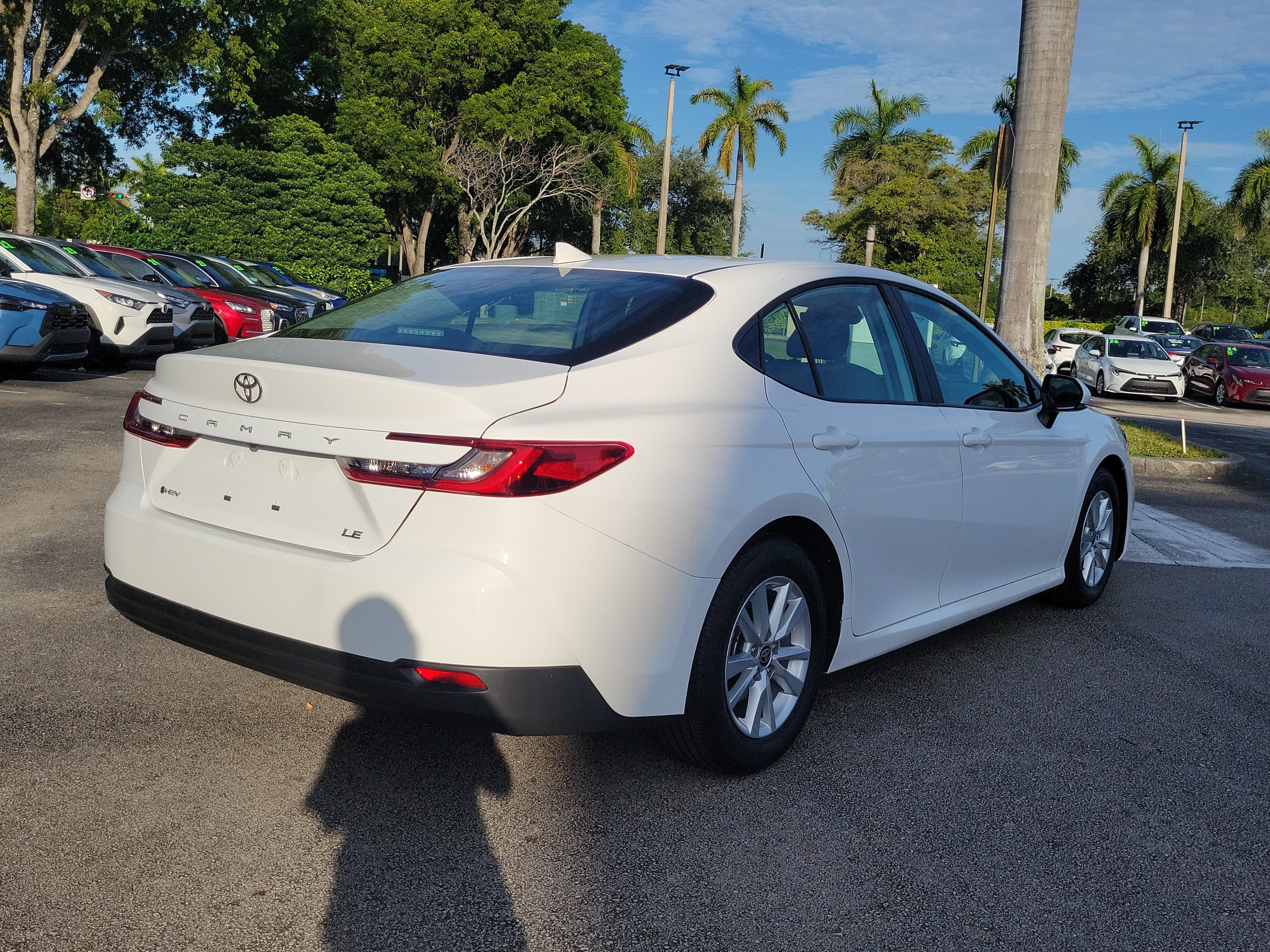 Used 2025 Ice Toyota LE image 4