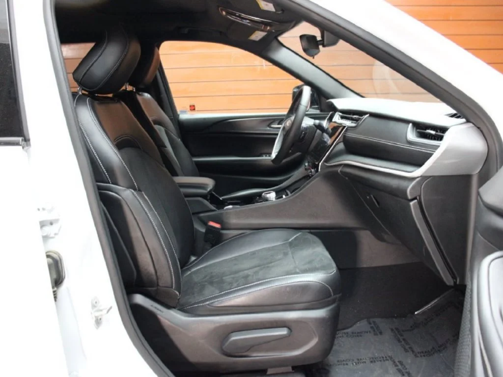 Used 2023 Bright White Clearcoat Jeep Altitude image 4