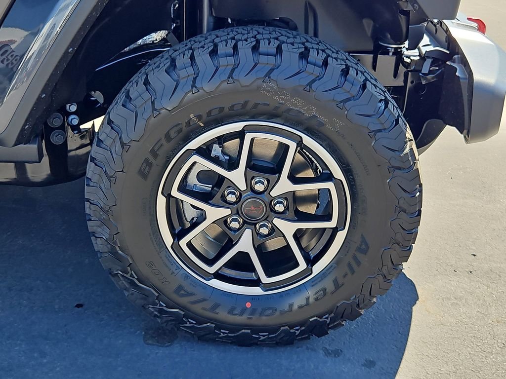 New 2026 Granite Crystal Metallic Clear-Coat Exterior Paint Jeep Rubicon image 30