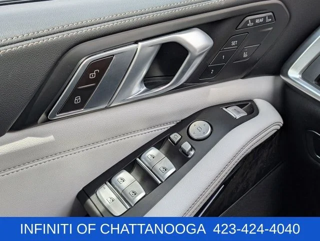 Used 2024 Gray BMW xDrive40i image 27
