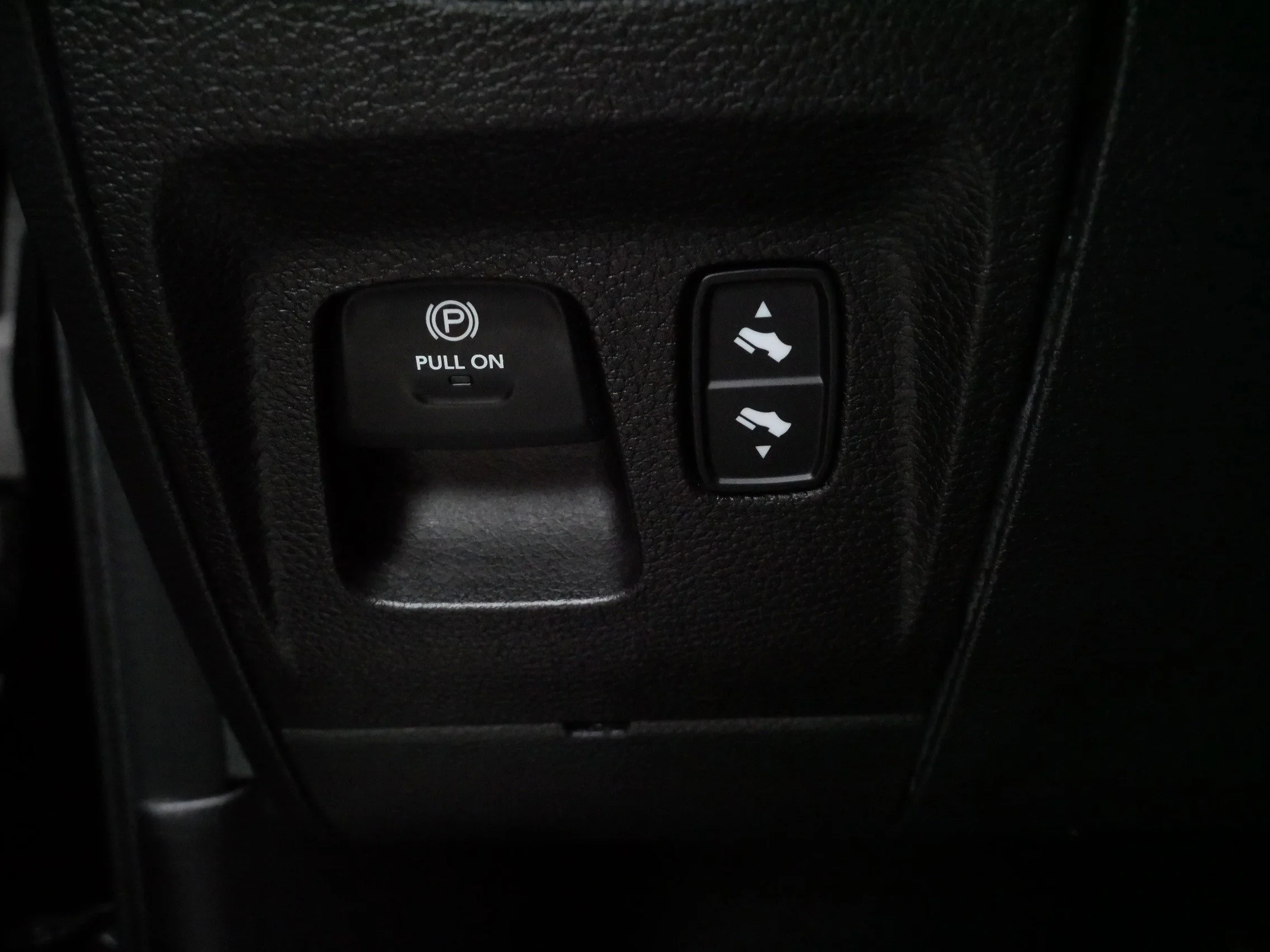 Used 2022 Diamond Black Crystal Pearlcoat Ram Laramie image 27