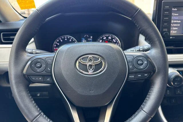 Certified Used 2022 SILVER SKY METALLIC Toyota  image 27