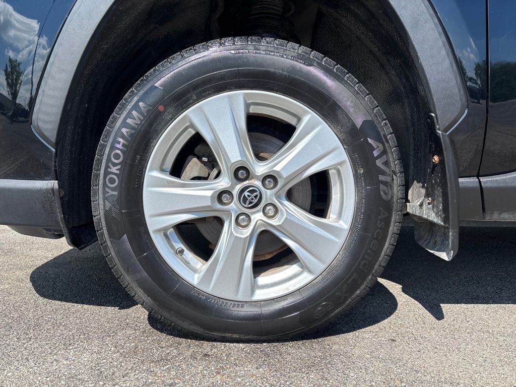 Used 2020 Black Toyota XLE image 9