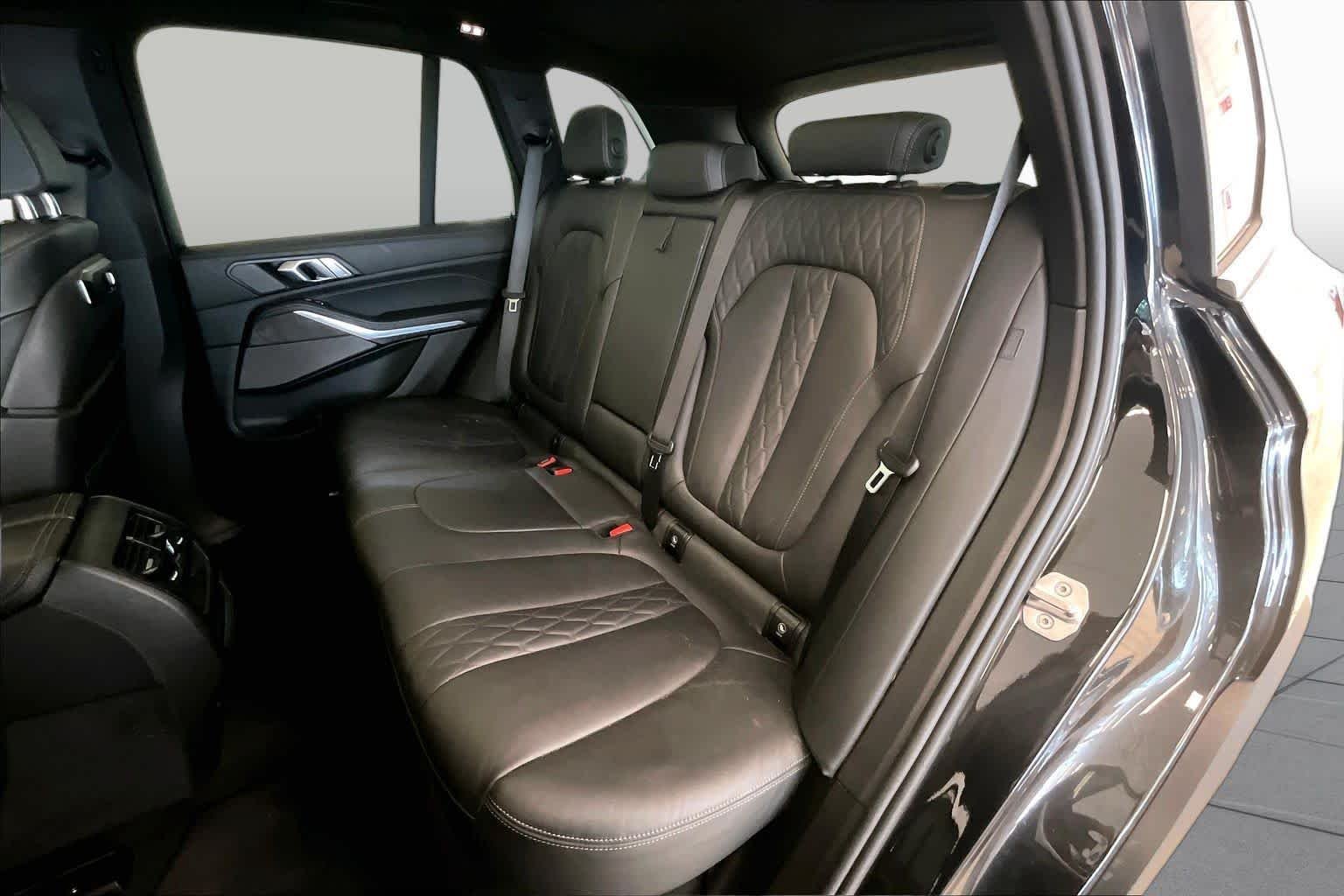 Used 2024 Black Sapphire Metallic BMW xDrive40i image 19
