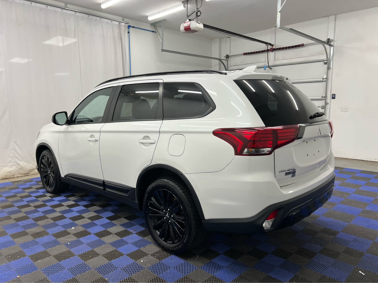 Used 2020 Pearl White Mitsubishi LE image 6
