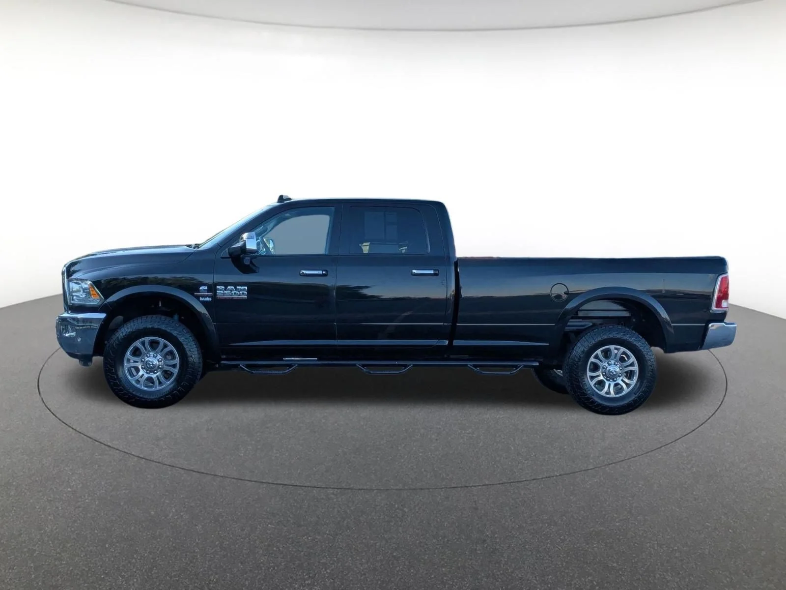 Used 2017 Brilliant Black Crystal Pearlcoat Ram Laramie image 8