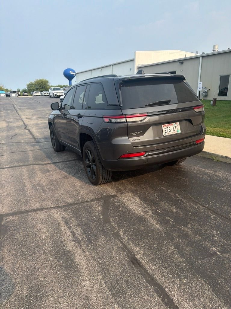 Used 2023 Baltic Gray Metallic Clearcoat Jeep Altitude X image 7