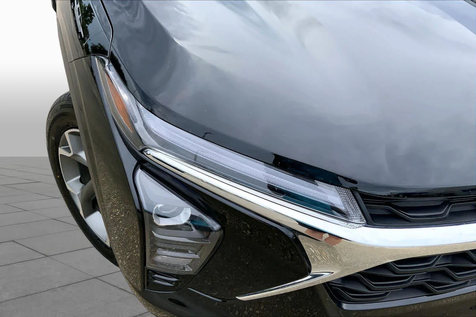 Used 2025 Mosaic Black Metallic Chevrolet LT image 27