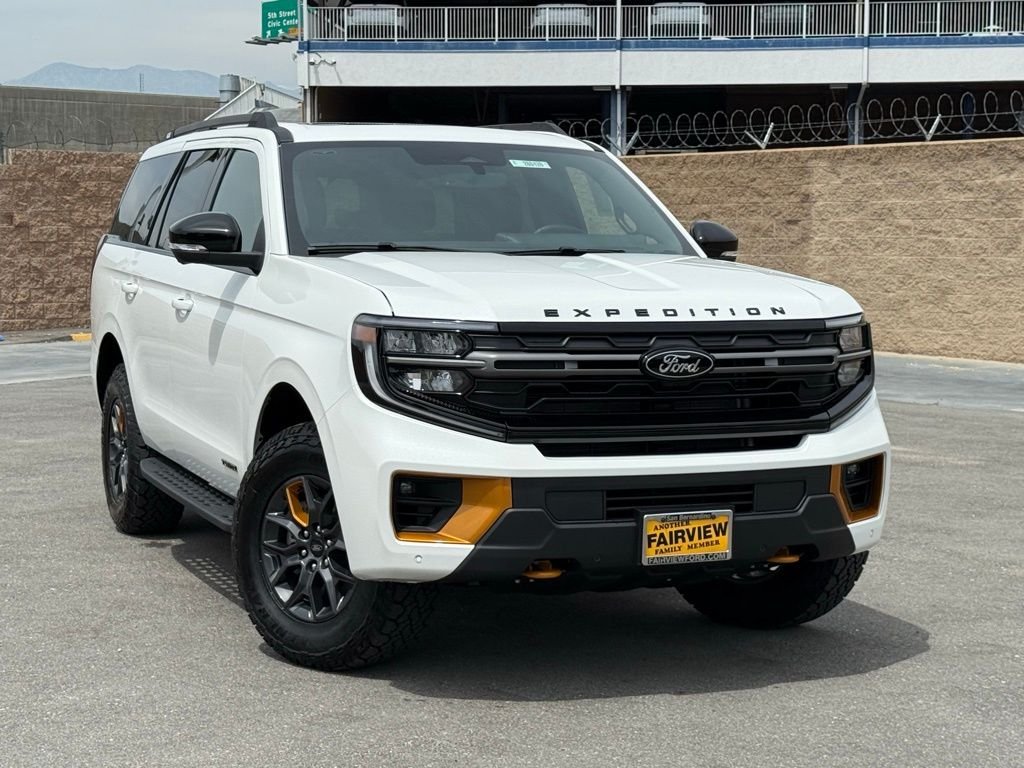 New 2026 Star White Metallic Tri-Coat Ford Tremor® image 2
