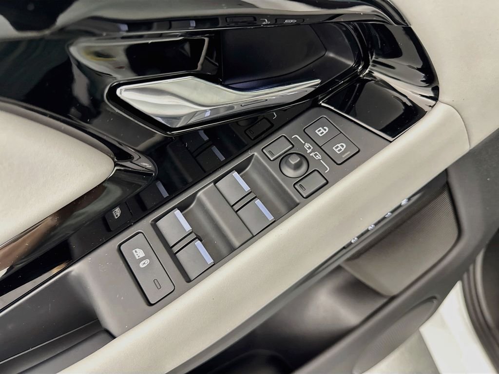 New 2026 Fuji White Land Rover Core S image 18
