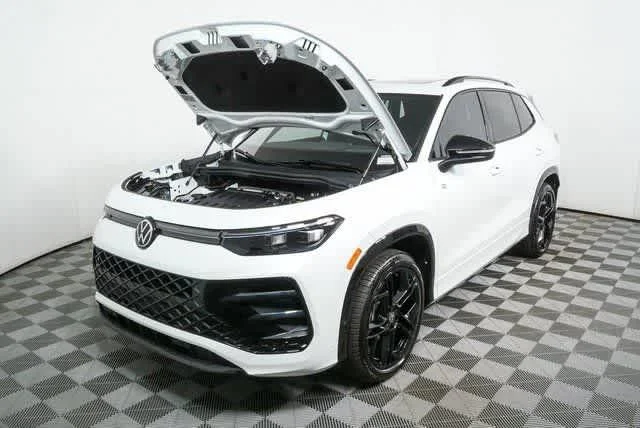 New 2026 Opal White Pearl Volkswagen SE R-Line Black image 31
