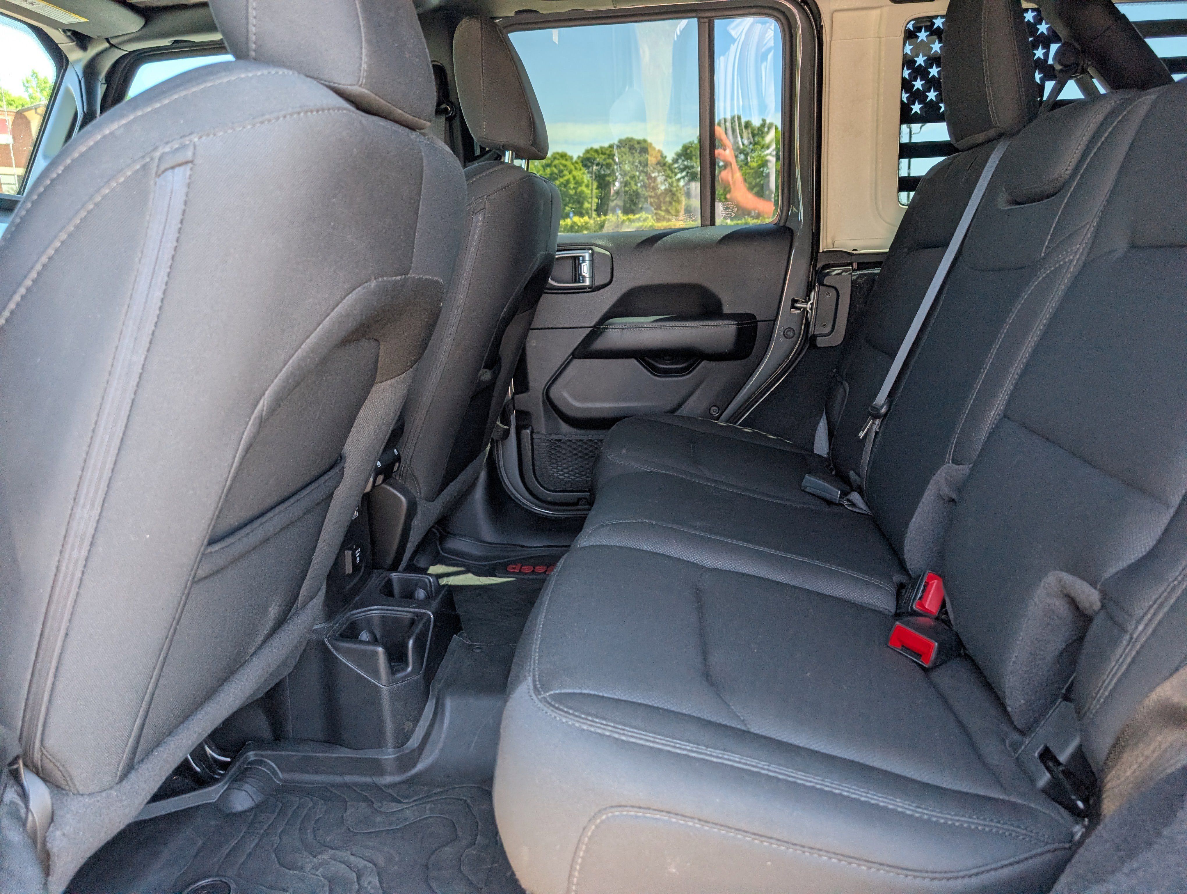 Used 2020 Sting-Gray Clearcoat Jeep Sahara image 14