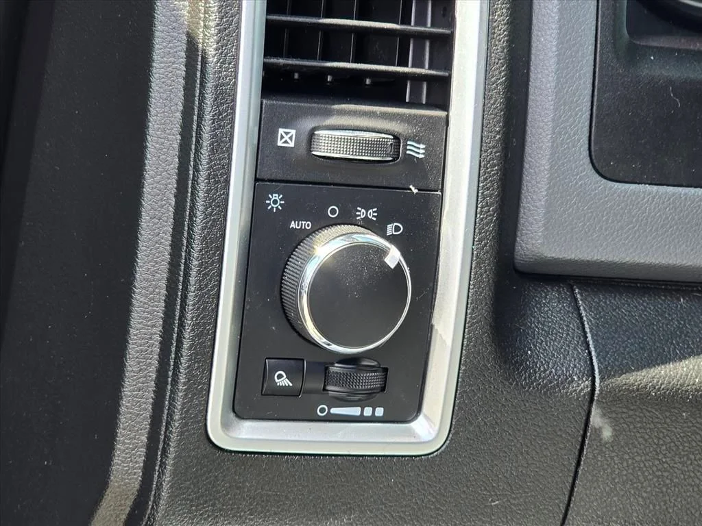 Used 2020 Silver Ram SLT image 8