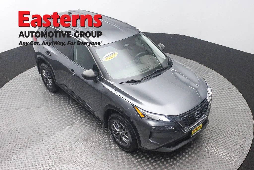 Used 2023 Gray Nissan S image 3