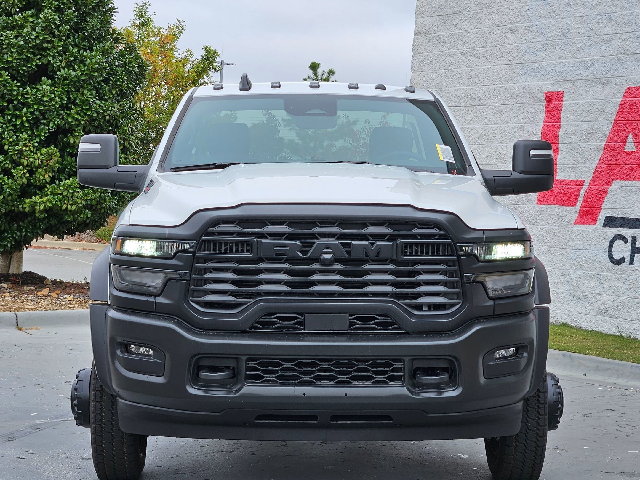 New 2026 Bright White Clear-Coat Exterior Paint RAM Tradesman image 2