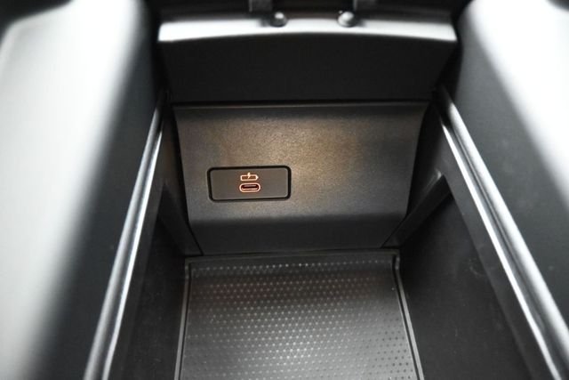 Used 2026 Black BMW xDrive40i image 4