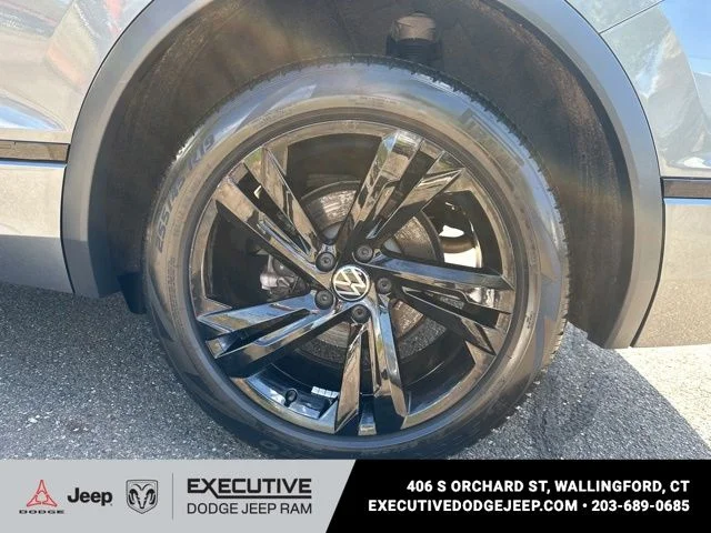 Used 2023 Gray Volkswagen 2.0T SE R-Line Black image 19