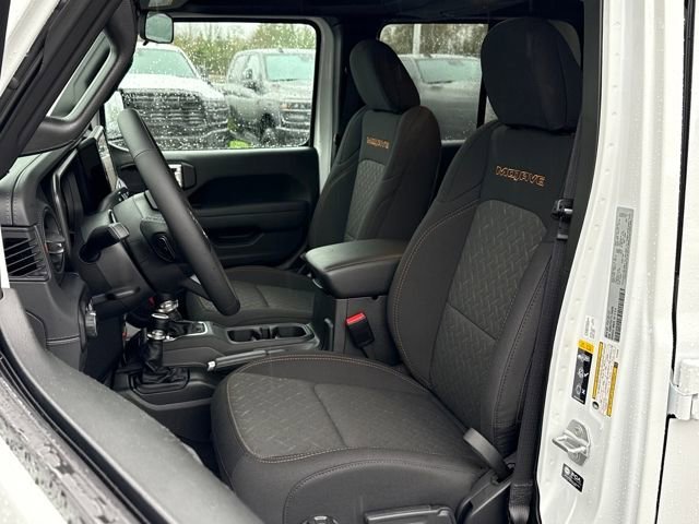 New 2026 Bright White Clear-Coat Exterior Paint Jeep Mojave image 18