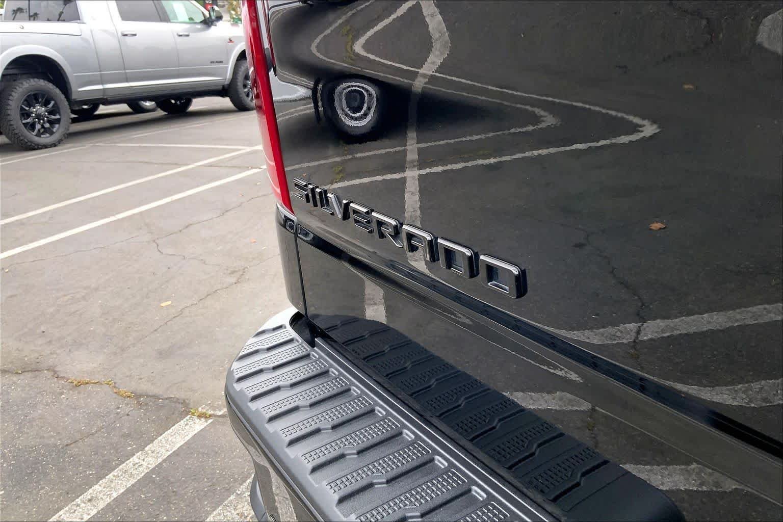 Used 2024 Black Chevrolet High Country image 9