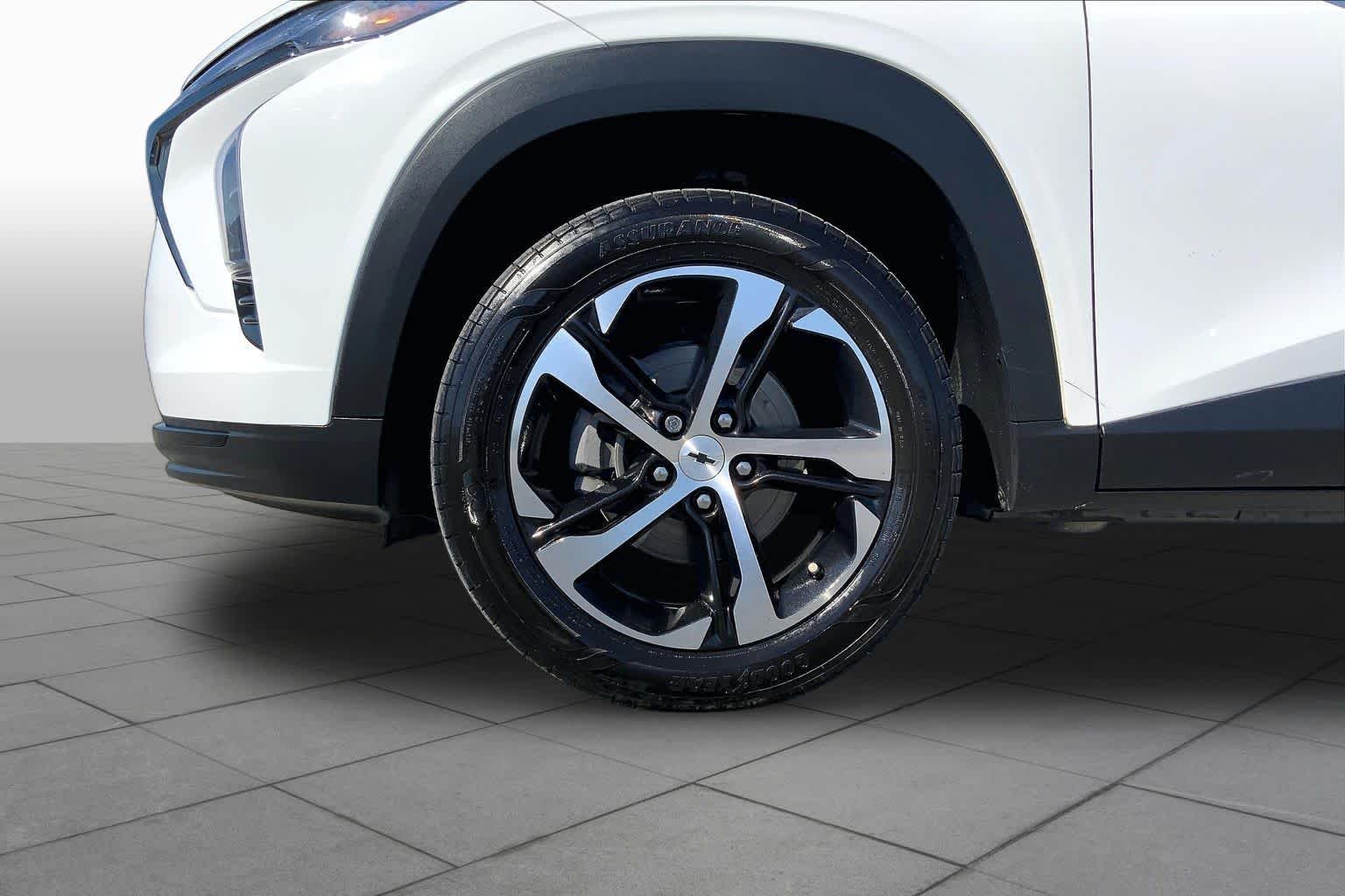 Used 2024 Summit White Chevrolet 1RS image 11