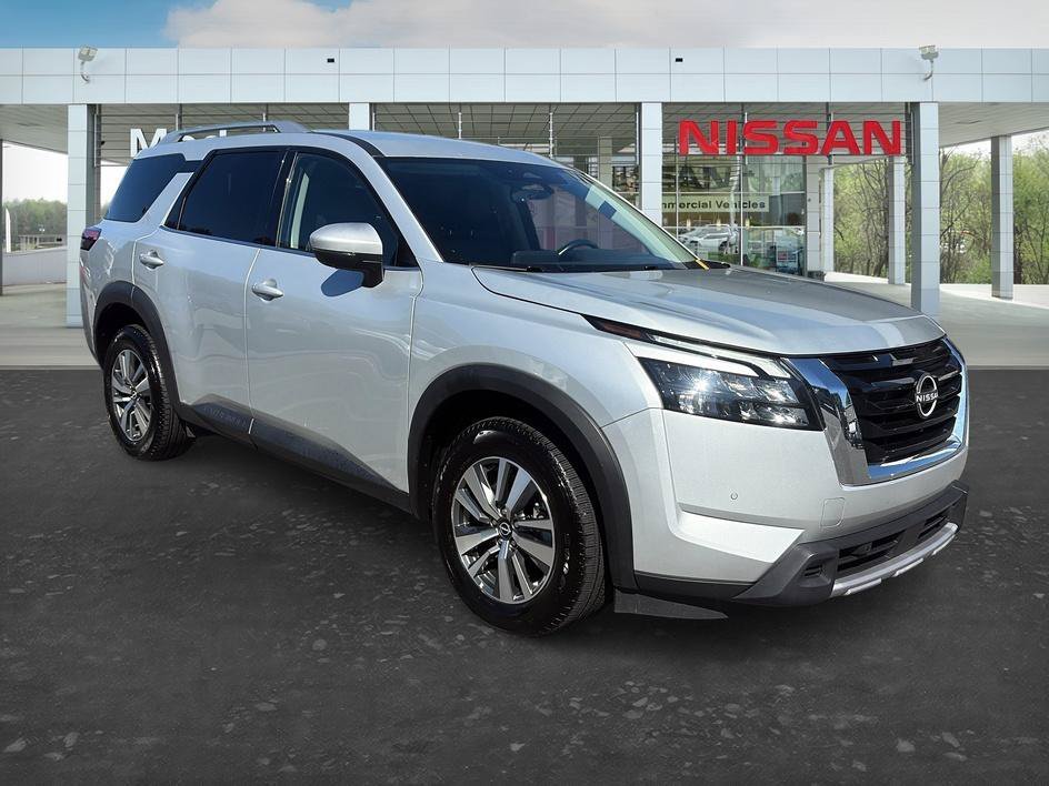 Certified Used 2025 Brilliant Silver Metallic Nissan SL image 7