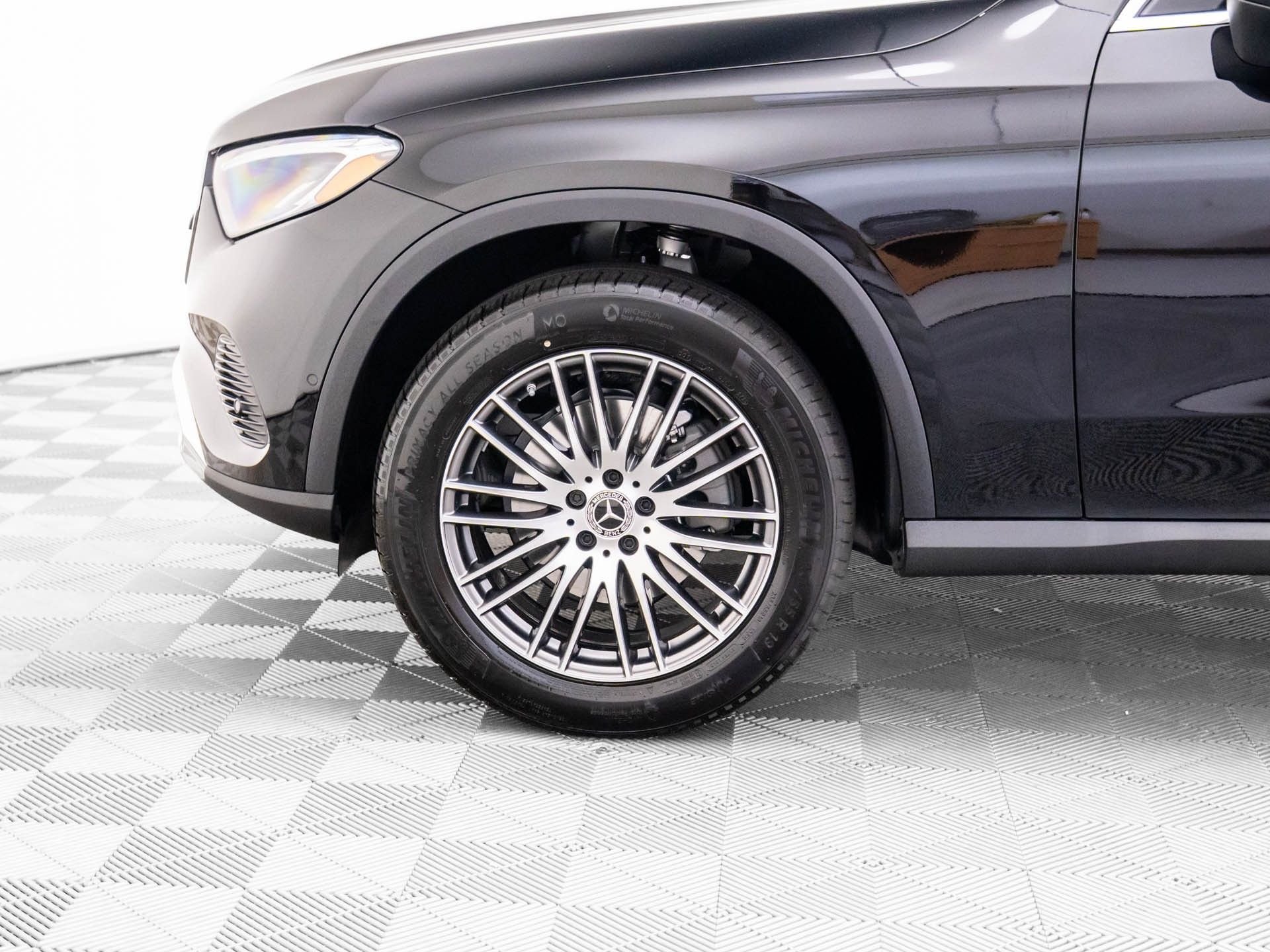 New 2026 Black Mercedes-Benz GLC 300 image 29