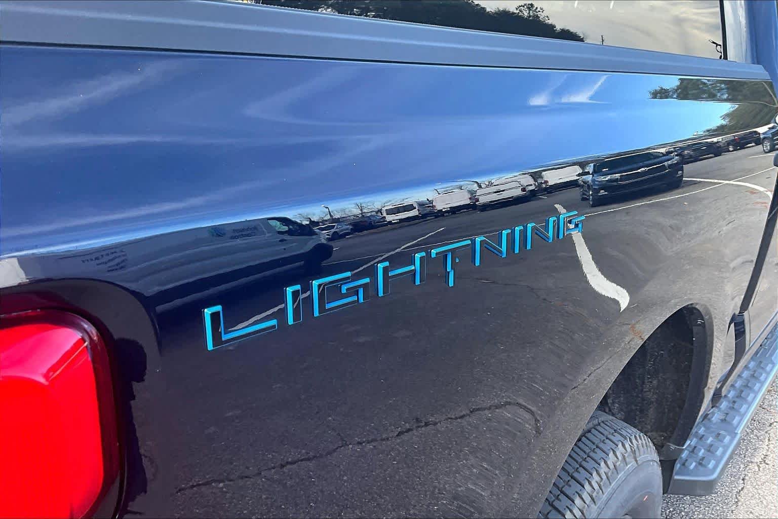New 2025 Antimatter Blue Metallic Ford XLT image 15