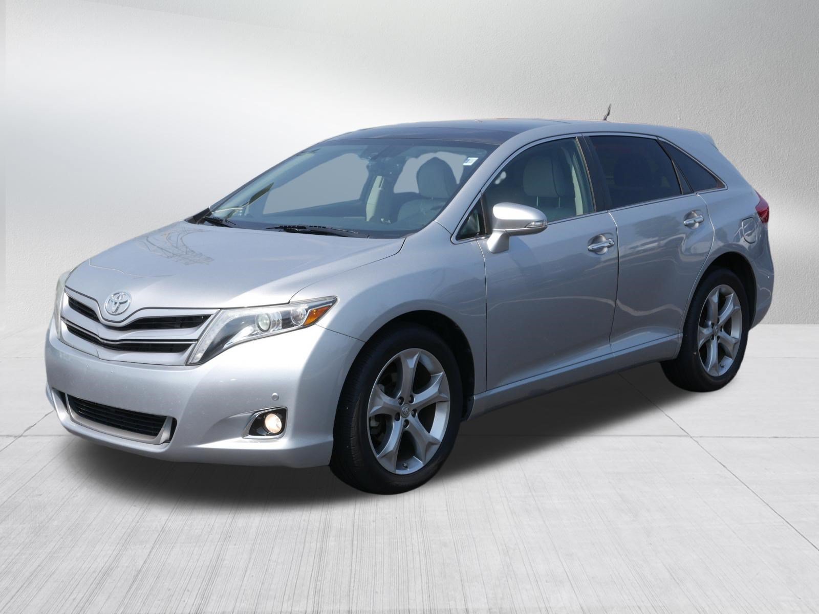 Used 2015 Celestial Silver Metallic Toyota Limited image 3