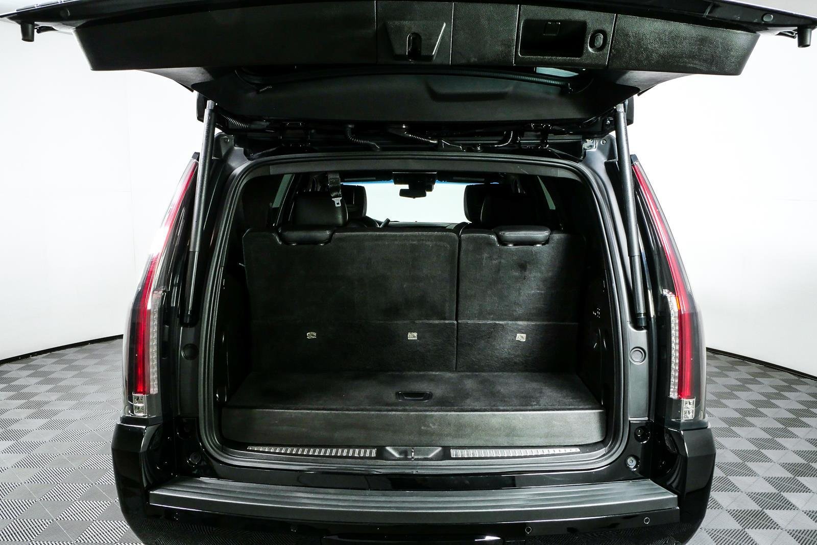 Used 2018 BLACK RAVEN Cadillac Platinum image 33