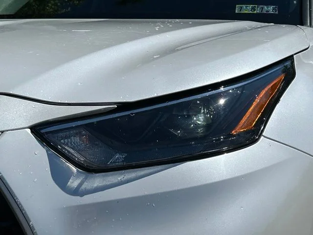 Used 2022 Beige Toyota XLE image 10