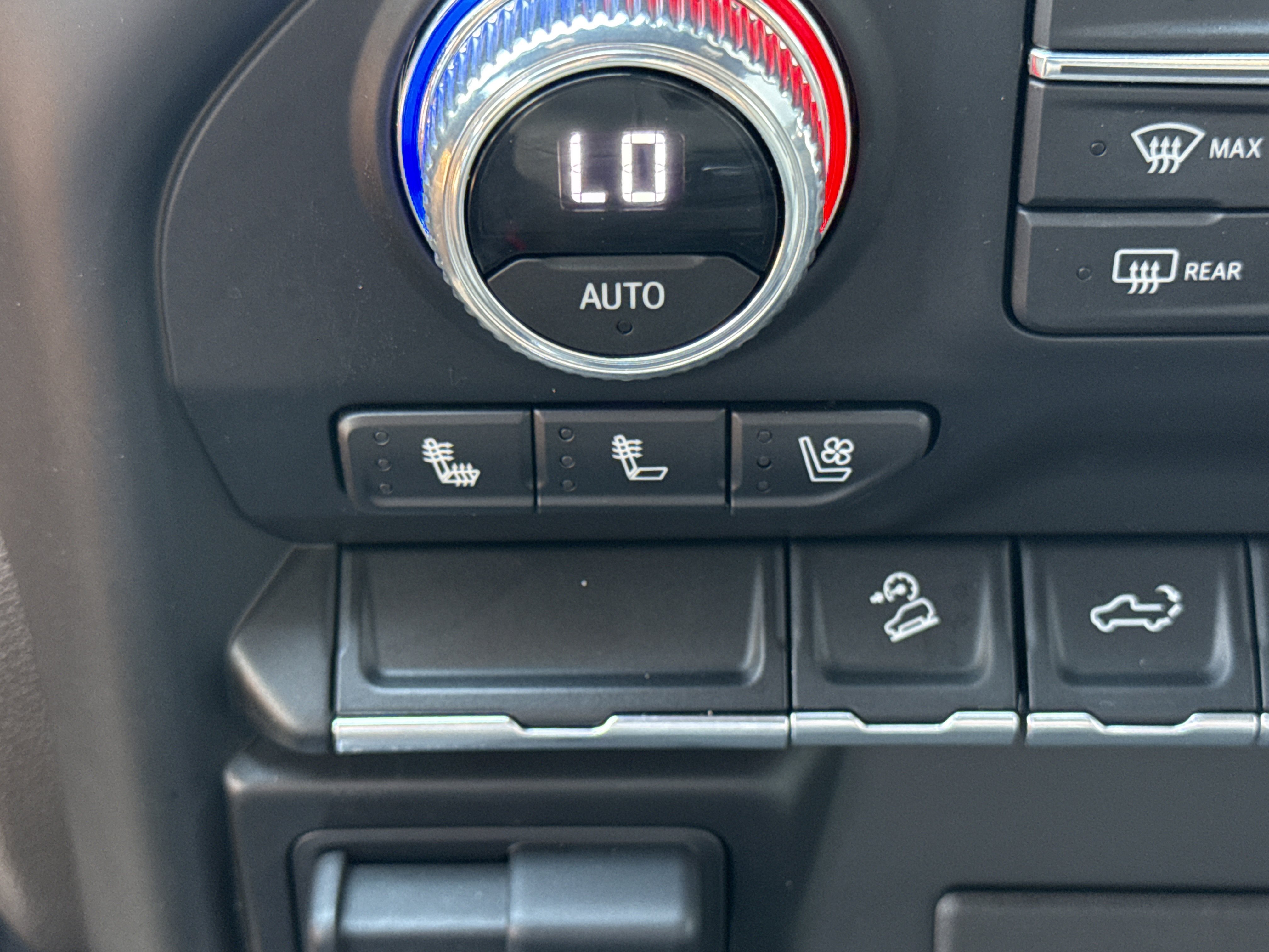 Used 2022 Dark Sky Metallic GMC SLT 4WD image 18