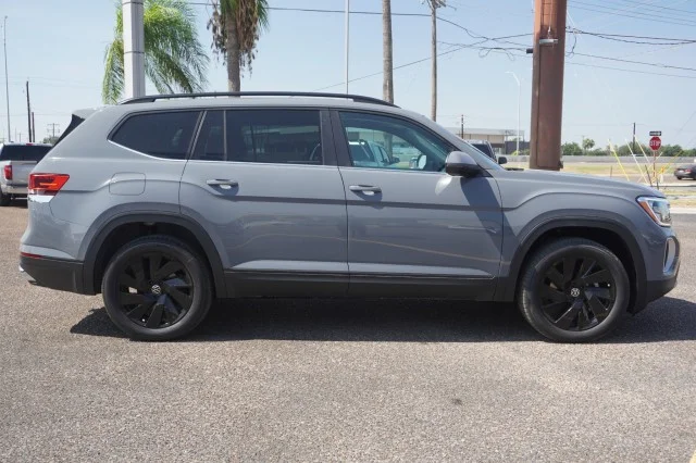 New 2026 Pure Gray Volkswagen 2.0T SE w/Technology image 4
