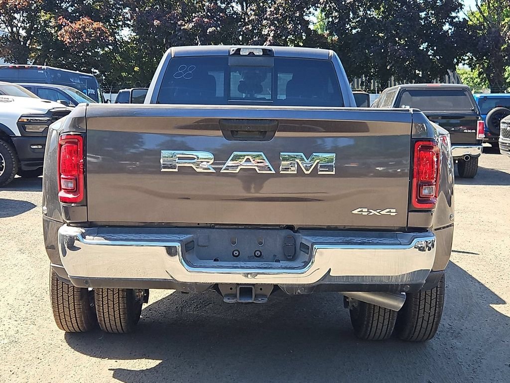 New 2026 Granite Crystal Metallic Clear-Coat Exterior Paint RAM Tradesman image 6