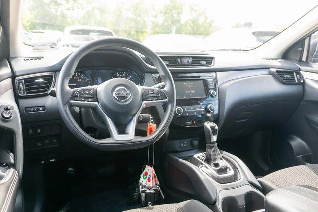 Used 2022 Red Nissan S image 12